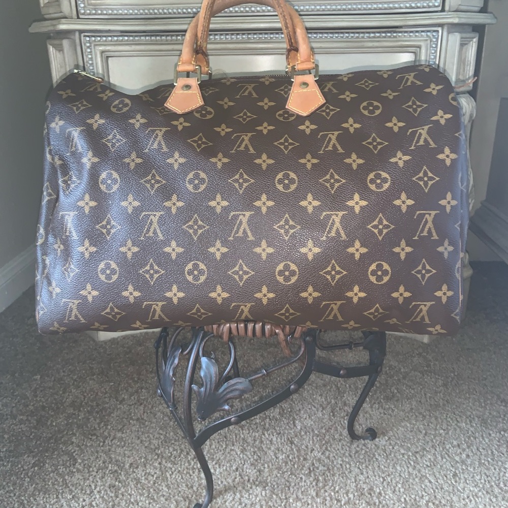 Classic LV Speedy 4O. Made in France.